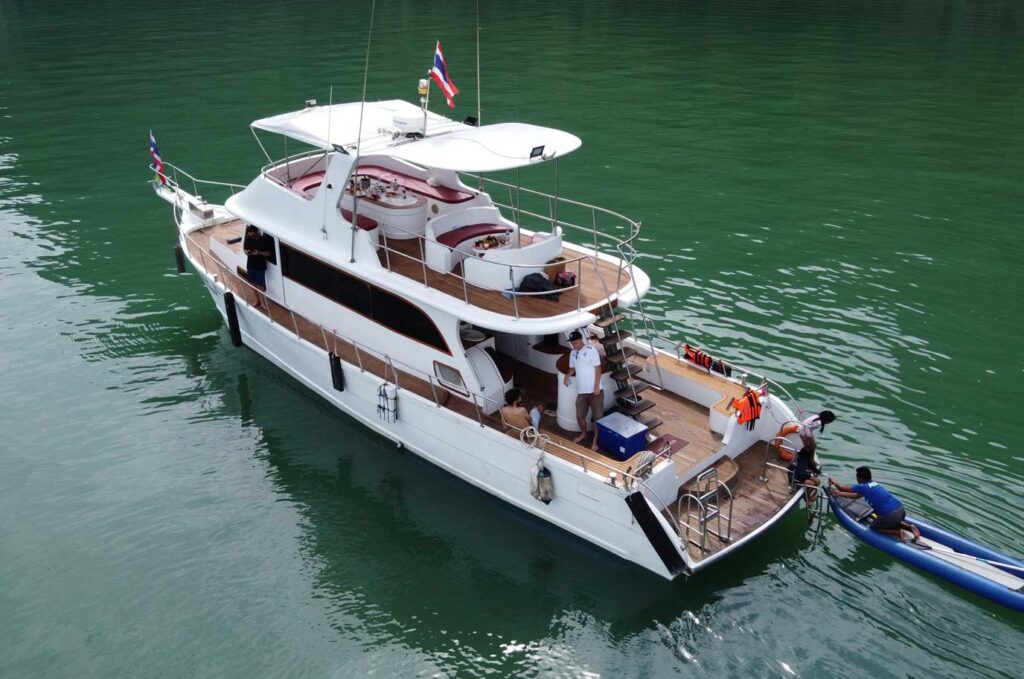 SIRINUMCHOK 50FT MOTOR YACHT